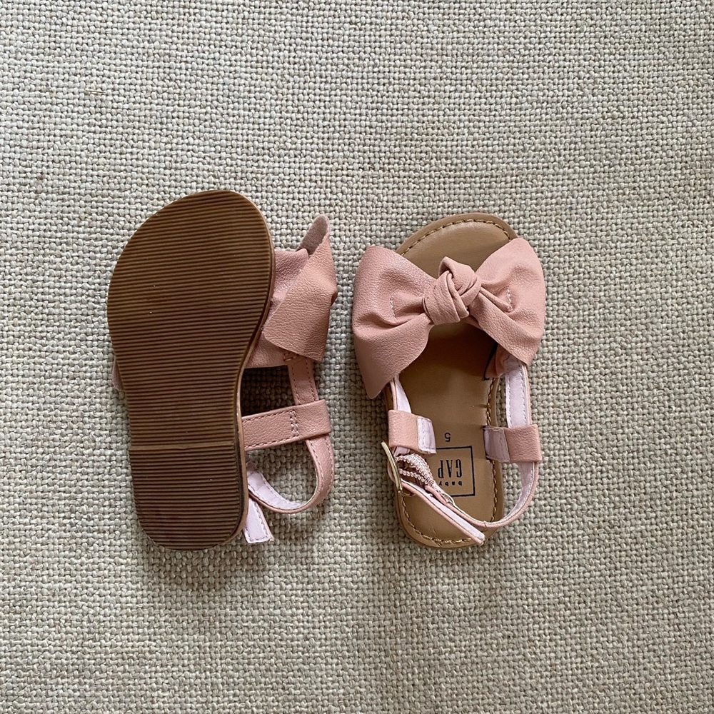 Pink bow sandals
